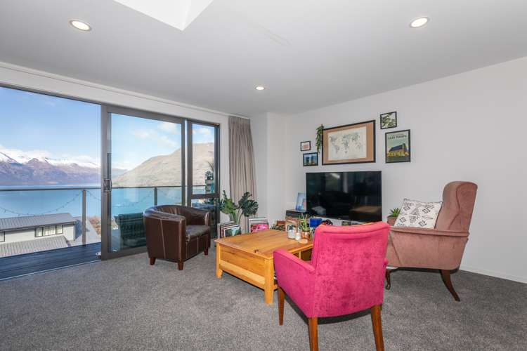 54c Wynyard Crescent Fernhill/Sunshine Bay_4