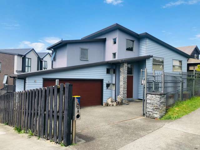 Modern 4-Bedroom Home in the Heart of Henderso...