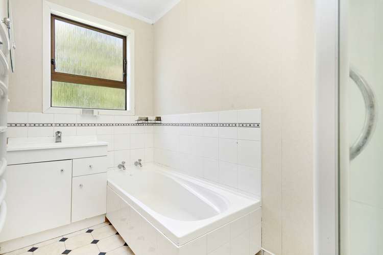 72 Waddington Drive Naenae_6