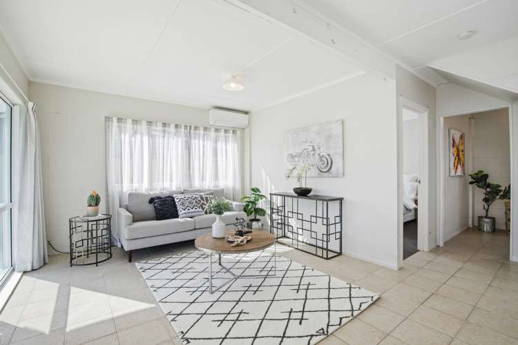 11 Crispe Road Clarks Beach_11