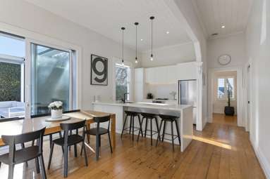 1 Surrey Crescent_2