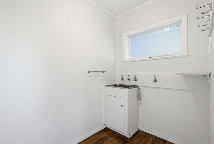 15 Keats Crescent Stoke_14