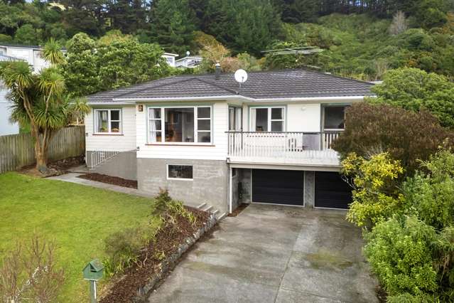 Spacious Family Living with Room for the Toys!