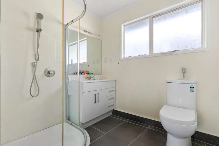 1/23 Frobisher Way Clendon Park_8