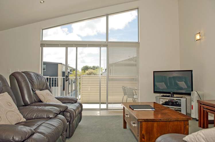 2/18 Eyre Street Whitianga_1