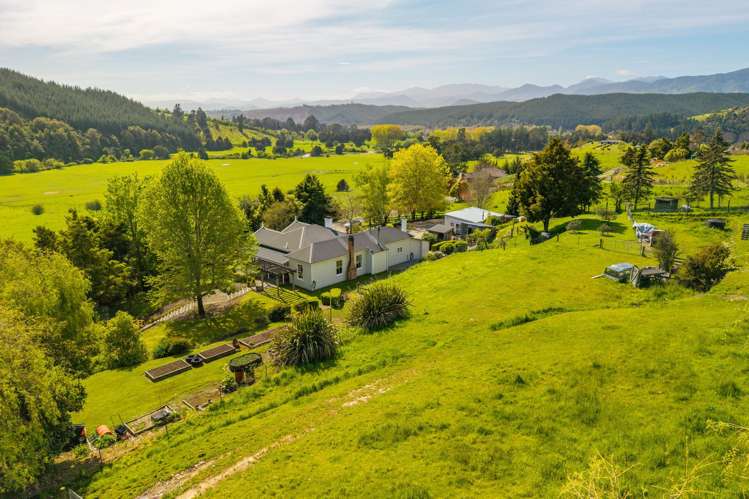 121 Pretty Bridge Valley Road Wakefield_19