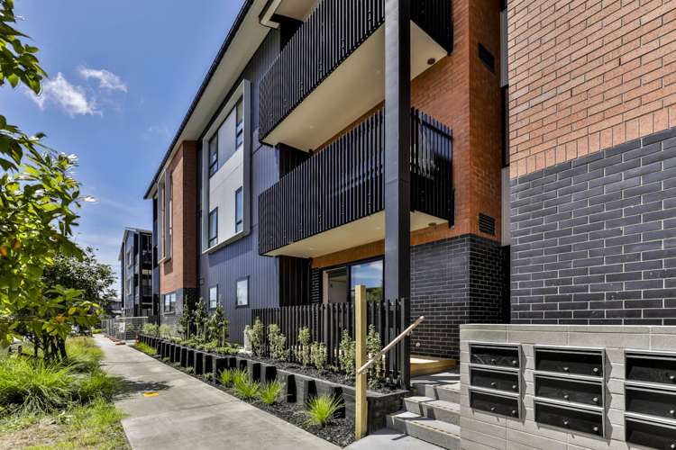 G02/3 Tiakina Road Northcote_14