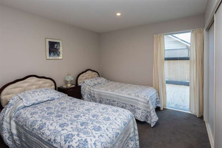 16c Saracen Avenue Northwood_11