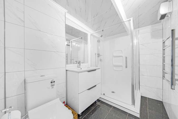 1/33 Challen Close Conifer Grove_15