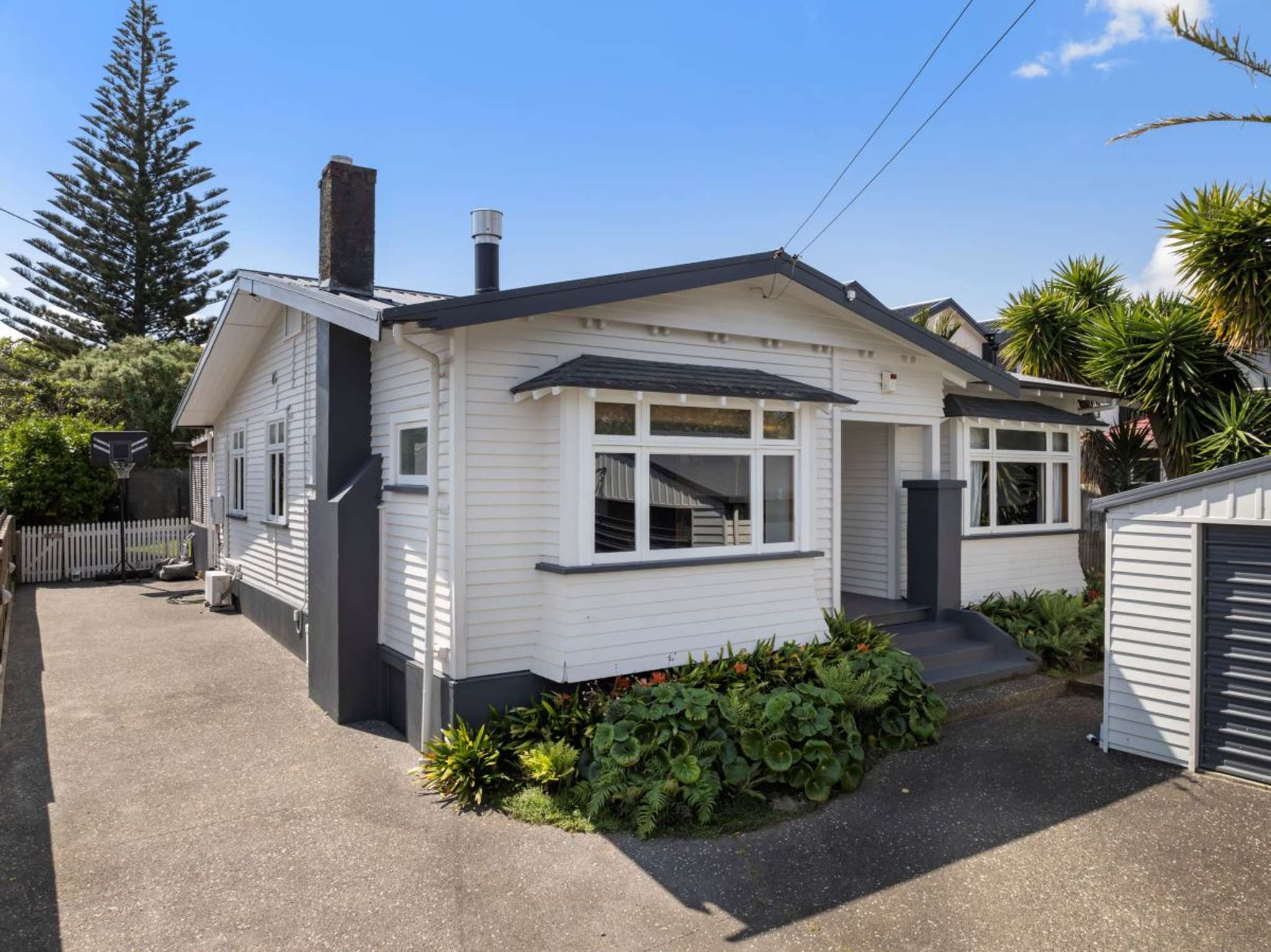 West Auckland bungalow for sale as agent says buyers getting ‘massive discount’