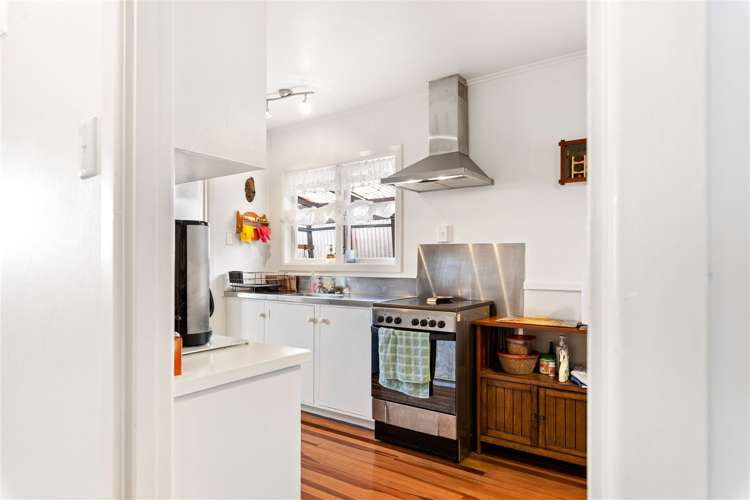 1/51 Vodanovich Road Te Atatu South_6