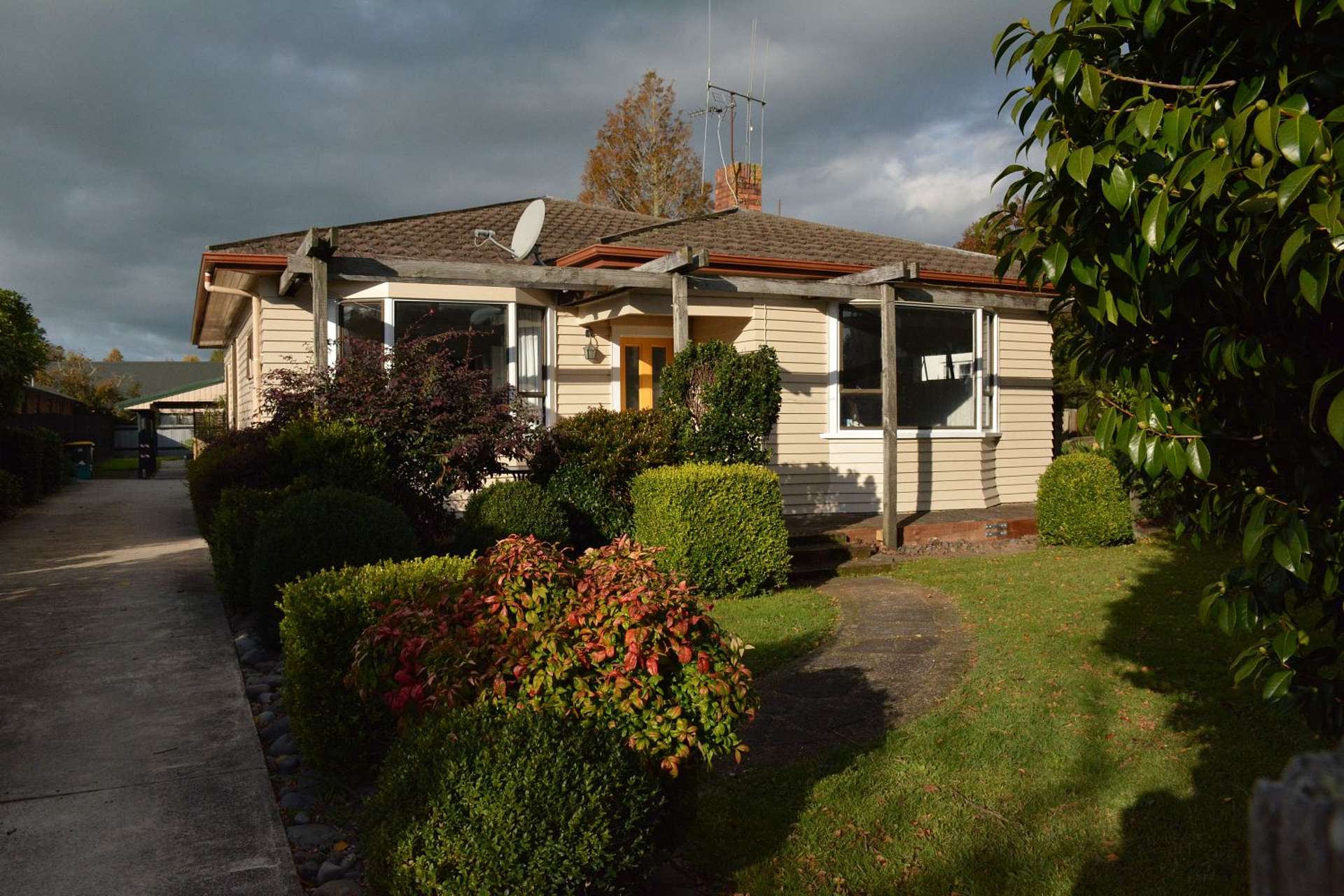 90 Nixon Street Hamilton East Hamilton City Houses for Rent One