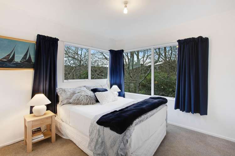 23 Pinewood Grove Botany Downs_12