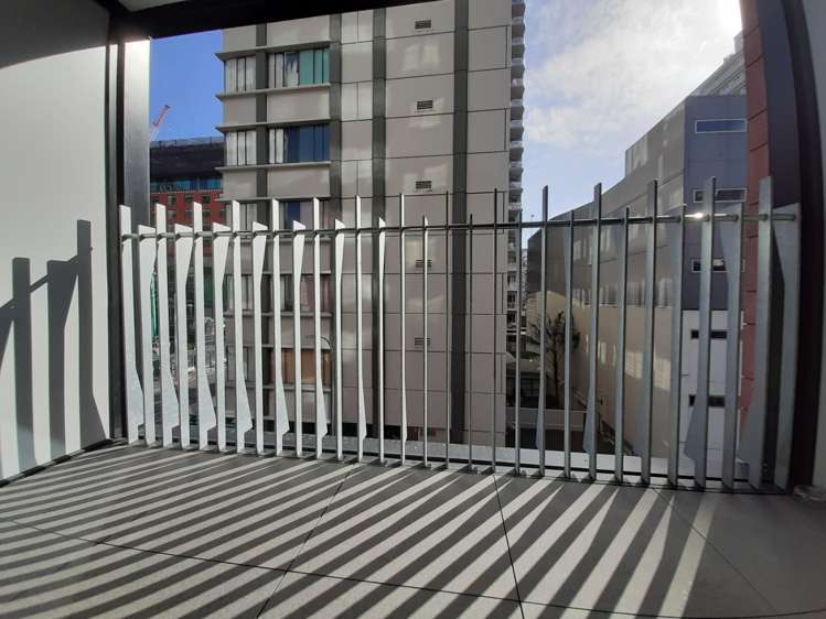 75 Victoria Street West 10015_8