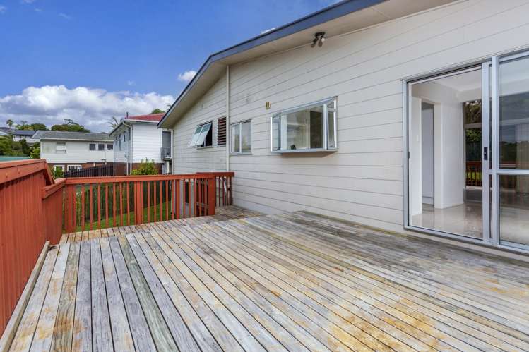 35 Triangle Road Massey_8