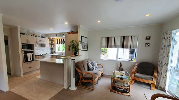 12 Beach Street Sandspit_13