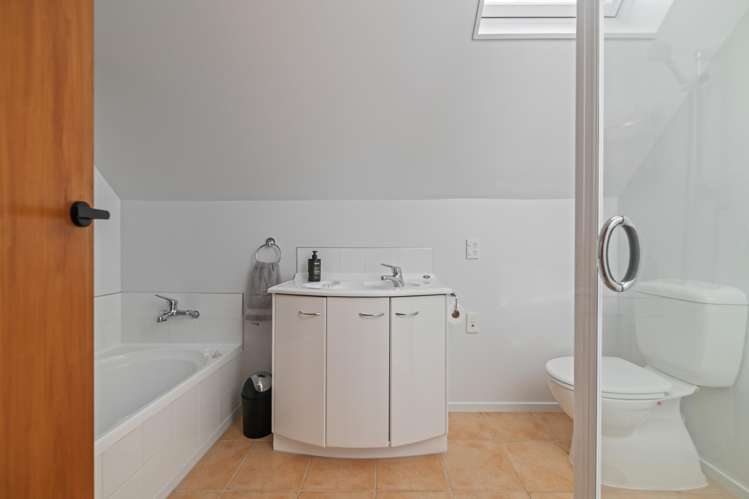 109 Pacific Drive Fitzherbert_15