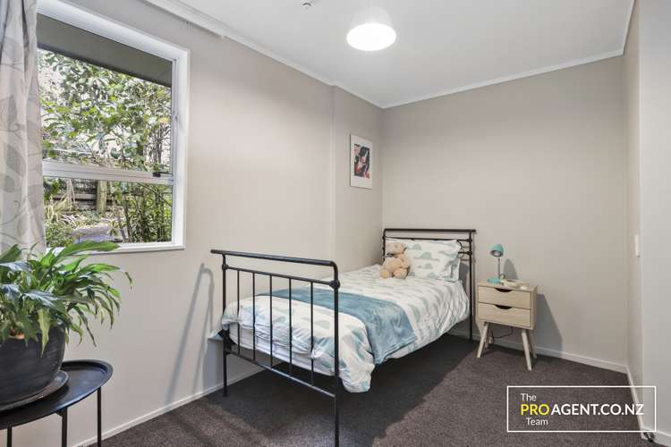 9 Karapiti Place Glen Eden_16