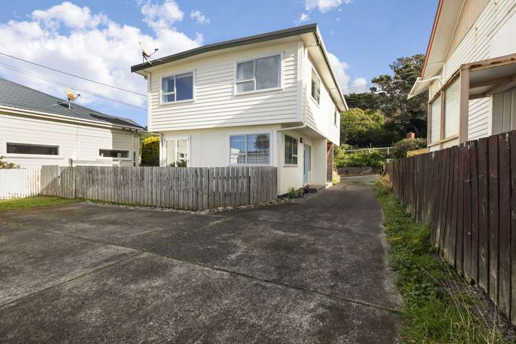 2/115 Queens Drive Lyall Bay_5