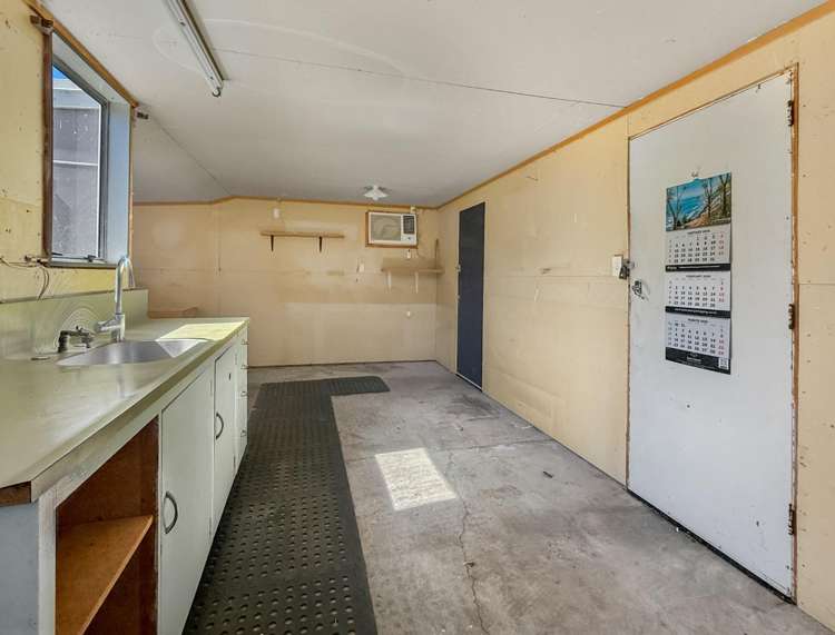 8 Churchill Drive 10792_18