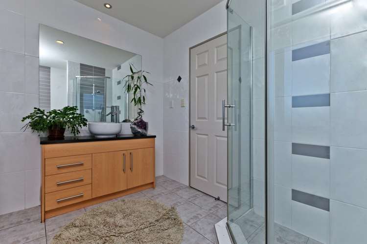 11 Fernbank Lane Greenhithe_25