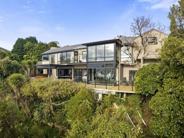 Hidden bush retreat, panoramic city & water views