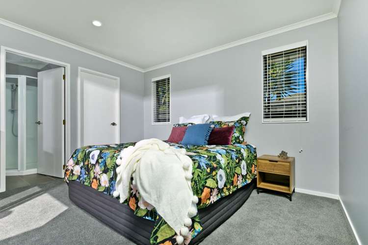 7 Lemon Grove Lane Greenhithe_11