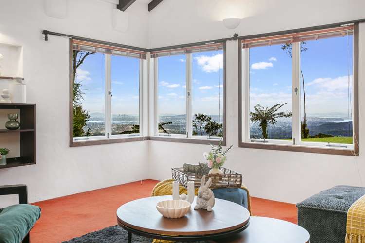 531 Scenic Drive Waiatarua_5