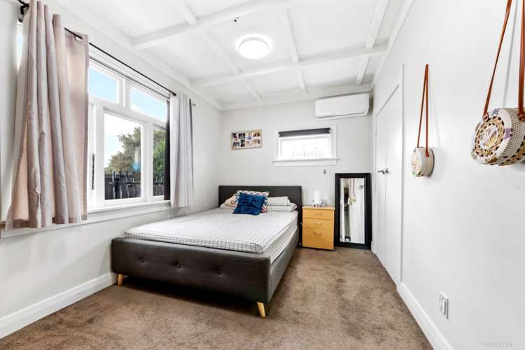 3208a Great North Road New Lynn_11