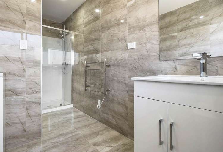 15b Crown Crescent Otara_9