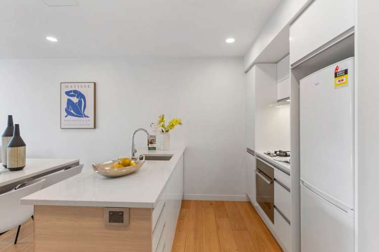 406/10 Lion Place Epsom_10