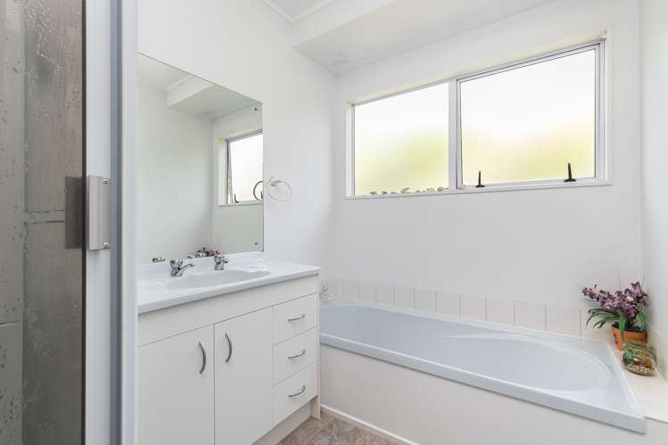 3 Jean Place Stanmore Bay_16