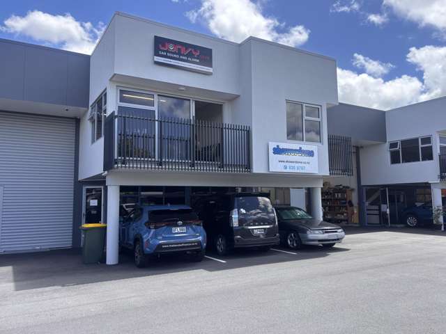 Smart Henderson workspace with excellent access