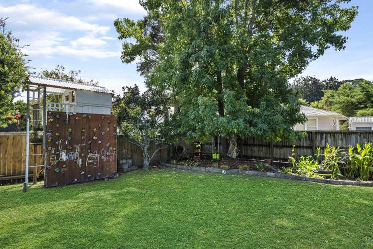 8 Huruhuru Road Massey_23