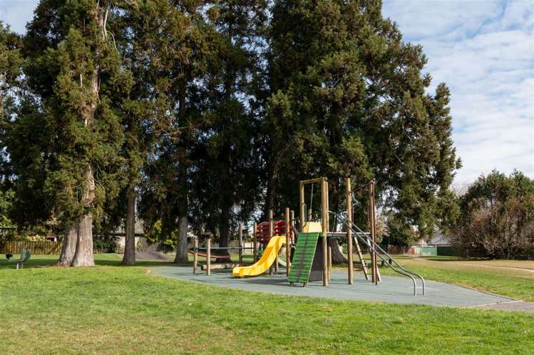 54 Carlyle Avenue Chartwell_23