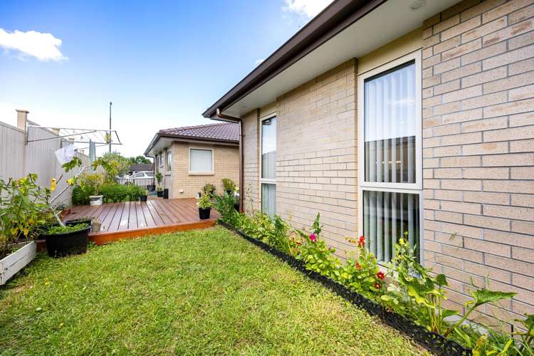 37 Riverglade Parkway Te Atatu South_21