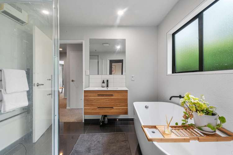 2/8 Hamish Place Westmorland_5