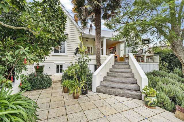 Family sells heritage mansion for less than $3m after quitting NZ