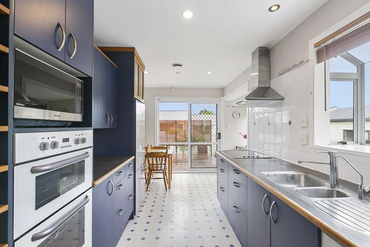 31 Beach Road Pahurehure_10