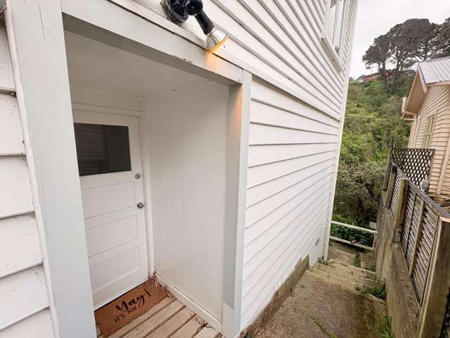 2/6 Balfour Street