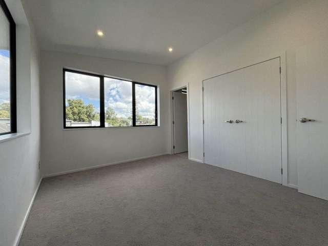 8/18 Sylvan Crescent Te Atatu South_3