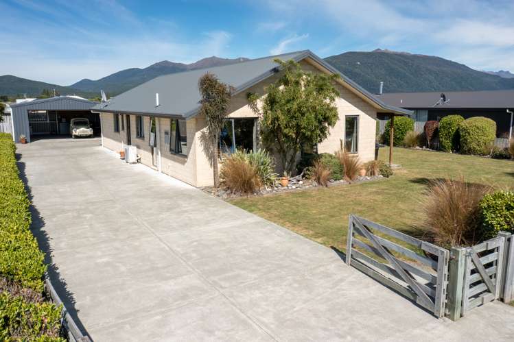 51 Howden Street Te Anau_17