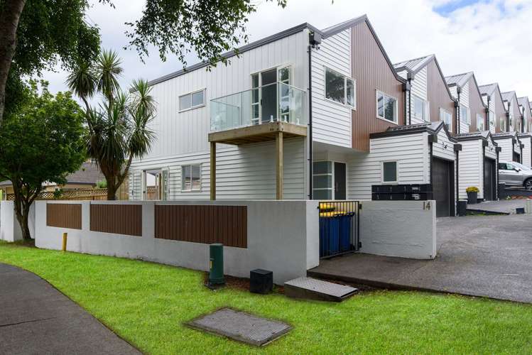 1/14 Fields Parade Oteha_15