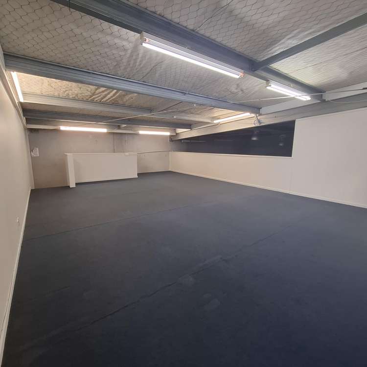 Unit A, 6 Westech Place Kelston_7
