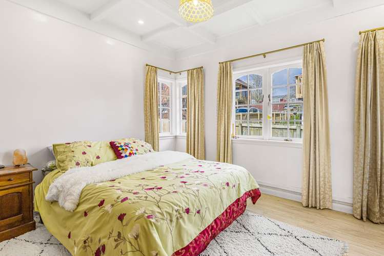 4233 Great North Road Glendene_11