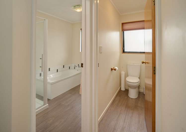 39 Kingsford Drive Stoke_11