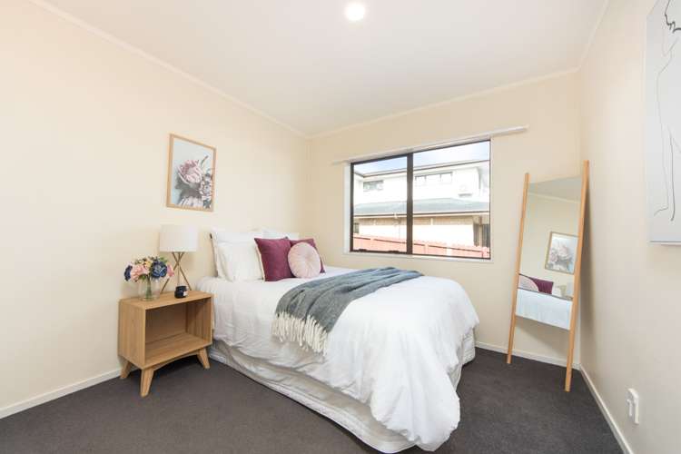 2/111 Sturges Road Henderson_13