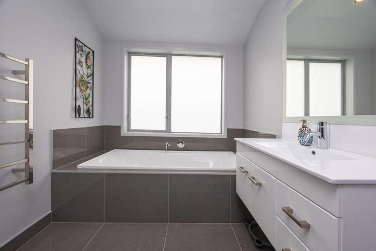 138 Greer Court Bunnythorpe_16