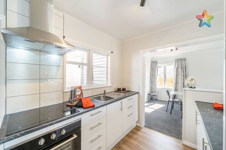 28 Main Road Wainuiomata_5