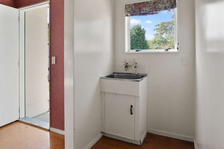 5b Lord Auckland Road Wakefield_9